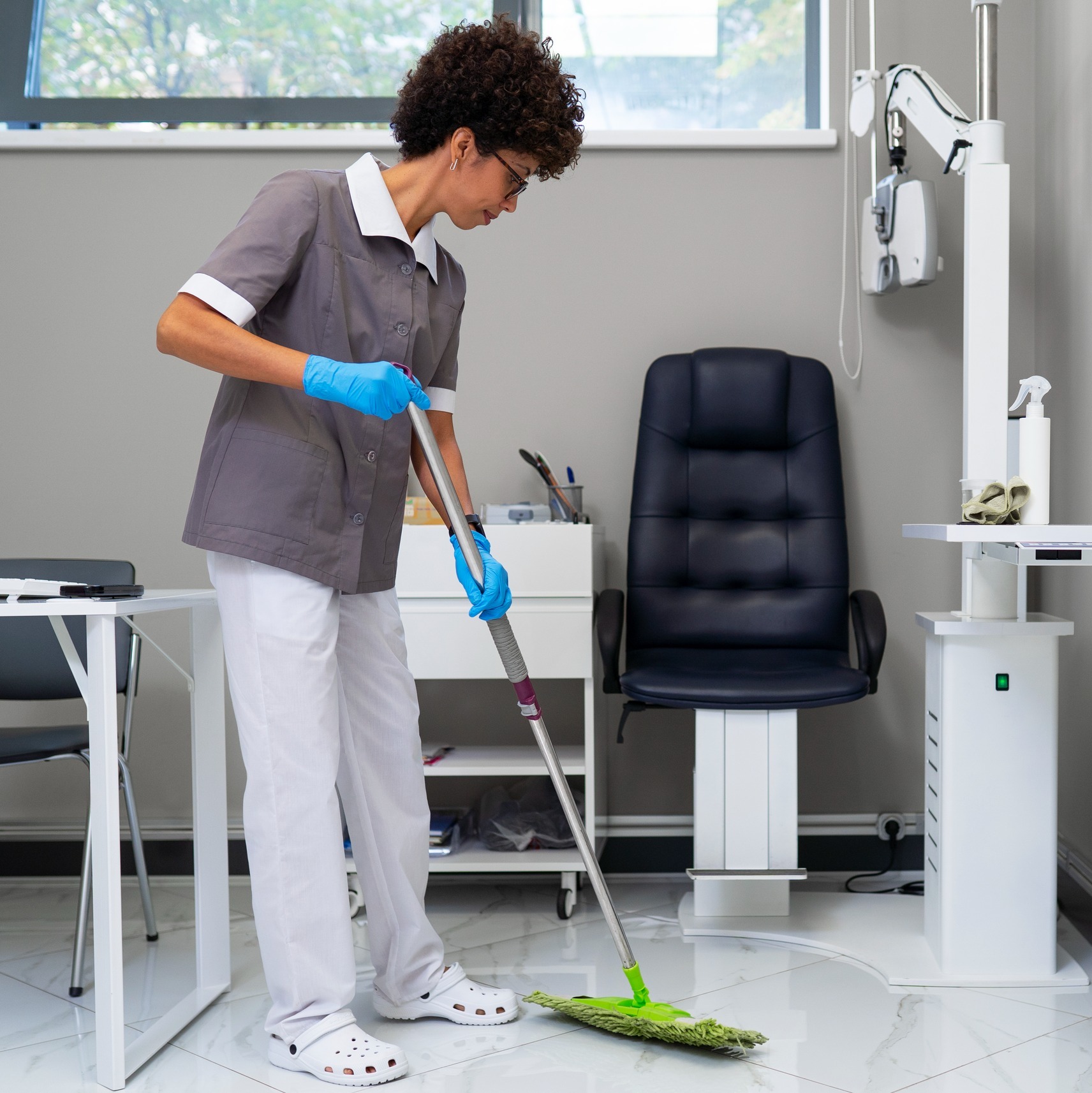 Nettoyage cabinet medicaux femme